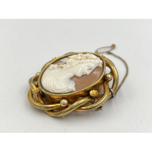 2275 - A 19th century yellow metal framed carved shell cameo brooch with base metal pin - approx. gross wei... 