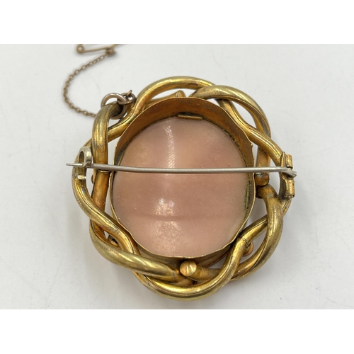 2275 - A 19th century yellow metal framed carved shell cameo brooch with base metal pin - approx. gross wei... 