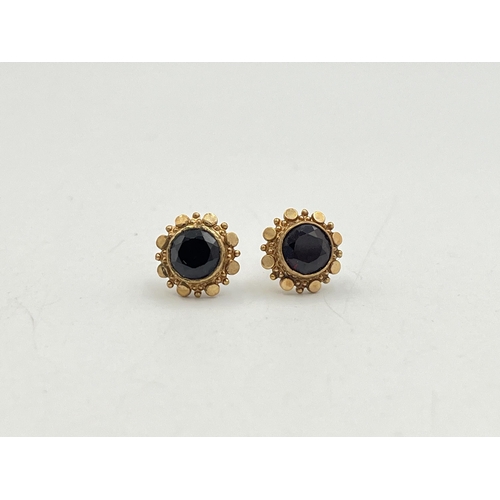 2278 - A pair of 9ct gold garnet set earrings - approx. gross weight 1.3g