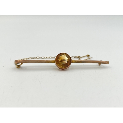 2279 - A 9ct gold citrine set pin brooch with base metal pin - approx. gross weight 3g