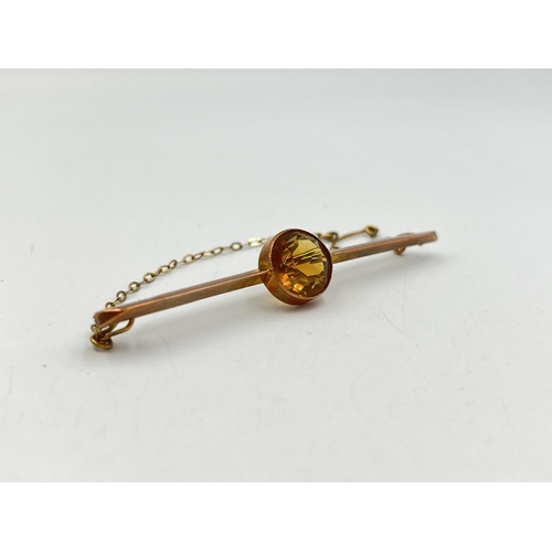 2279 - A 9ct gold citrine set pin brooch with base metal pin - approx. gross weight 3g