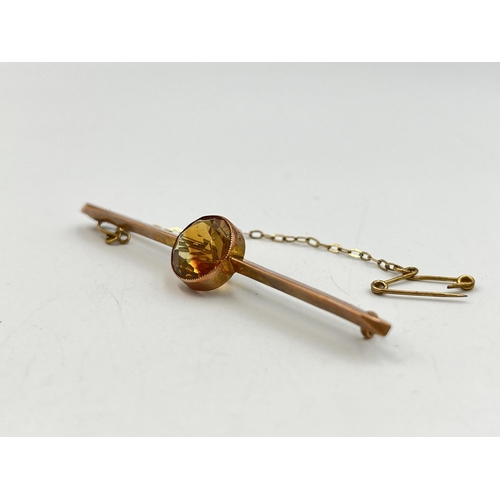 2279 - A 9ct gold citrine set pin brooch with base metal pin - approx. gross weight 3g