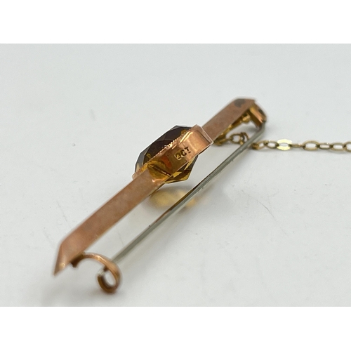 2279 - A 9ct gold citrine set pin brooch with base metal pin - approx. gross weight 3g