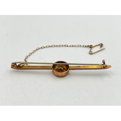 2279 - A 9ct gold citrine set pin brooch with base metal pin - approx. gross weight 3g