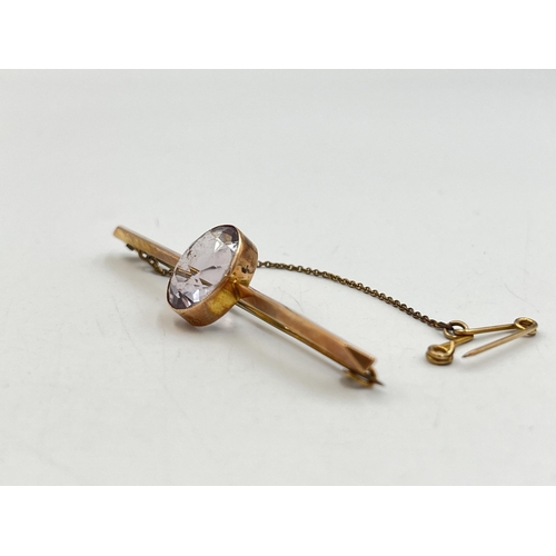 2280 - A 9ct gold gemstone set brooch - approx. gross weight 3.7g