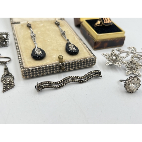 2281 - A collection of antique and vintage jewellery to include .935 silver marcasite brooch, pair of white... 