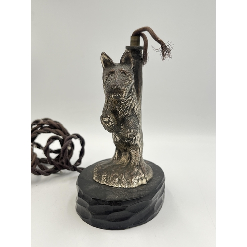 2292 - A 1930s cast metal Scottie dog table lamp on wooden base - approx. 16cm high