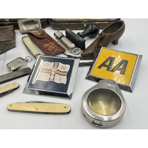 2298 - A collection of items to include mid 20th century Japanese K.K.W. Camera Lighter, Coldstream Guards ... 