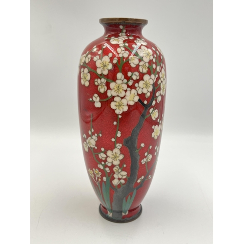 2307 - A Japanese Meiji period Akasuke Ginbari cloisonné vase with character mark to base - approx. 20cm hi... 