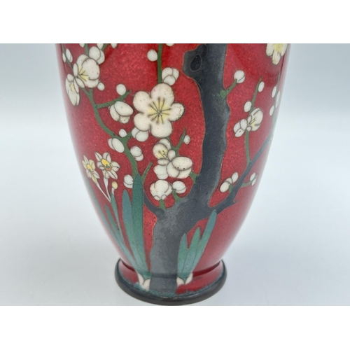 2307 - A Japanese Meiji period Akasuke Ginbari cloisonné vase with character mark to base - approx. 20cm hi... 