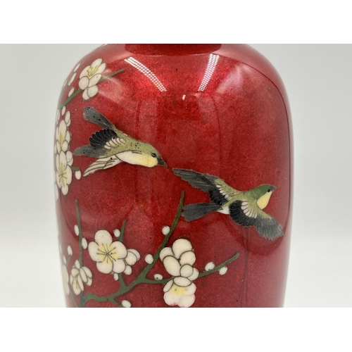 2307 - A Japanese Meiji period Akasuke Ginbari cloisonné vase with character mark to base - approx. 20cm hi... 