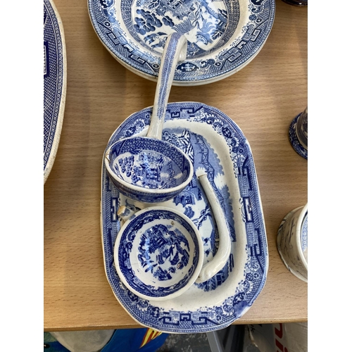 391 - A collection of 19th century and later Willow Pattern china to include WE stoneware meat plate, Maso... 