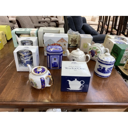 393 - A collection of Ringtons china to include two boxed miniature Maling replica jugs, boxed Willow patt... 