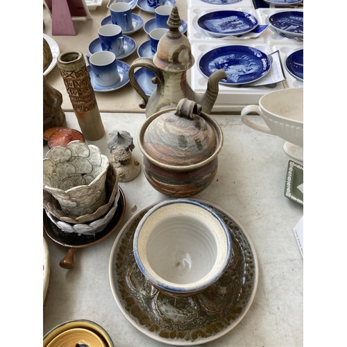 401 - A collection of 20th century studio pottery to include Sheringham oval dish, Inniemore Pottery coffe... 