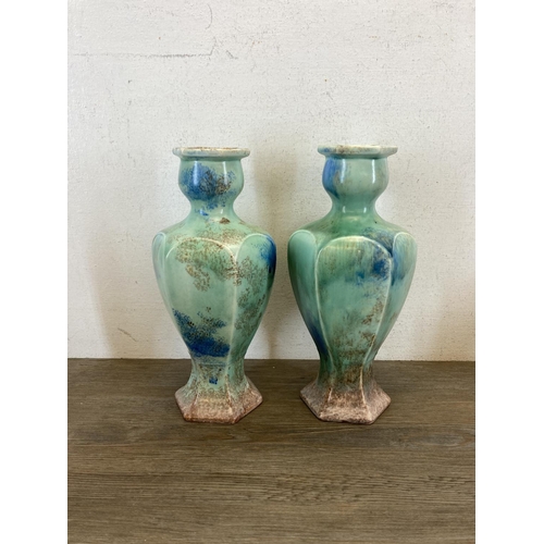 404 - A collection of ceramics and glassware to include pair of Art Deco mottle glazed vases, Sylvac 4207 ... 