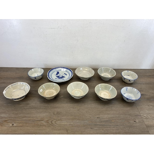 425 - Ten 19th century Chinese blue and white porcelain bowls - largest approx. 20cm diameter