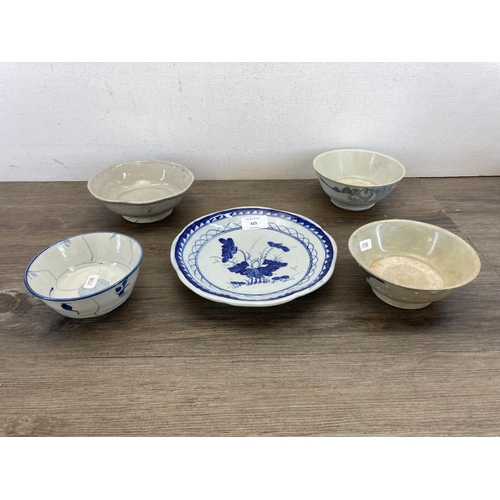 425 - Ten 19th century Chinese blue and white porcelain bowls - largest approx. 20cm diameter