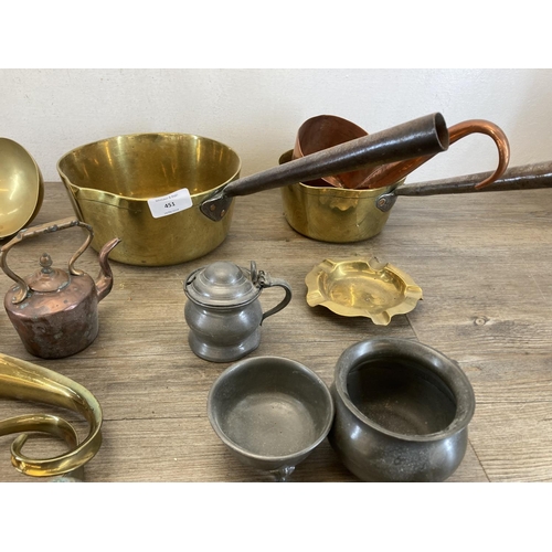 451 - A collection of antique and later metalware to include two 19th century brass graduating saucepans, ... 