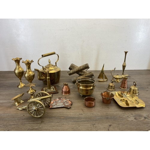 453 - A collection of vintage brass and copperware to include brass bullet desk ornament, brass log splitt... 