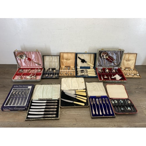 466 - A collection of vintage cased cutlery