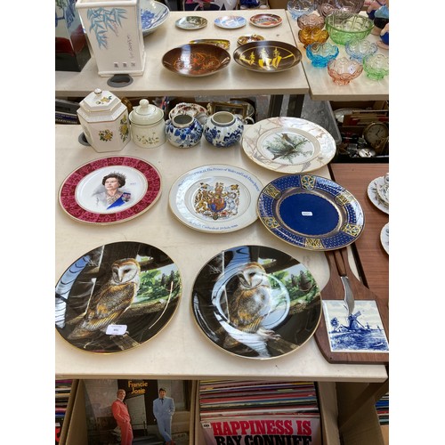 441 - A collection of ceramics to include Delft ashtray and vase, Wedgwood plate, two Royal Doulton 'The B... 