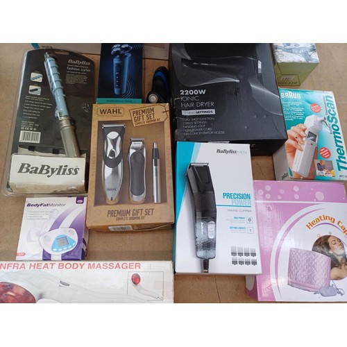 880 - A collection of boxed health and beauty items to include Janes London Ionic hairdryer, Breo eye mass... 