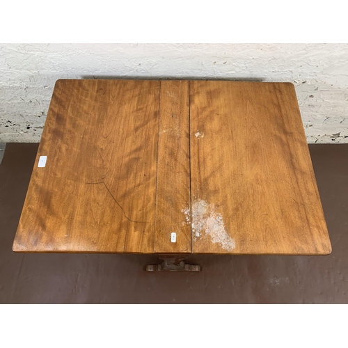 61 - A late 19th/early 20th century mahogany drop leaf Sutherland table - approx. 57cm high x 60cm wide x... 