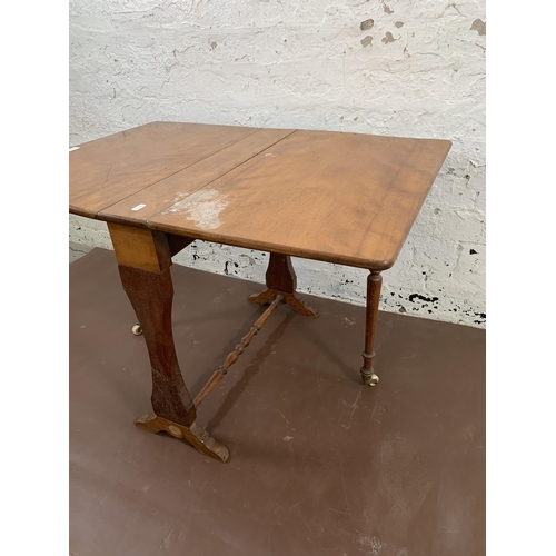 61 - A late 19th/early 20th century mahogany drop leaf Sutherland table - approx. 57cm high x 60cm wide x... 