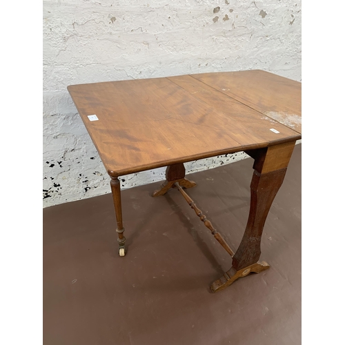 61 - A late 19th/early 20th century mahogany drop leaf Sutherland table - approx. 57cm high x 60cm wide x... 