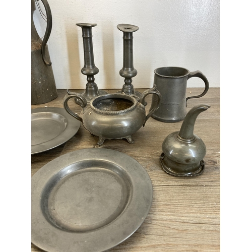 531 - A collection of 19th century and later pewter to include dinner plates, tankards etc.