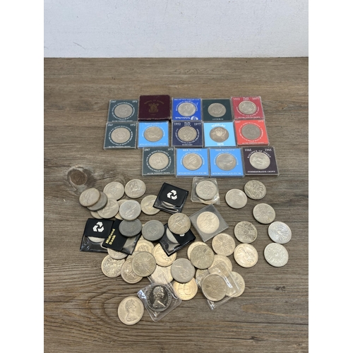 624 - A collection of Britsh commemorative one crown and twenty-five pence coins