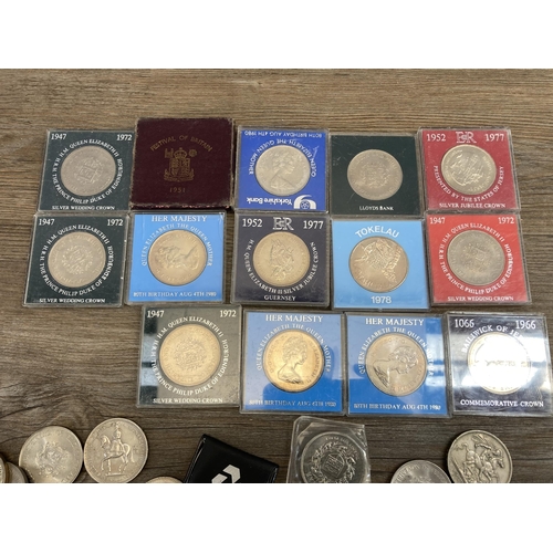 624 - A collection of Britsh commemorative one crown and twenty-five pence coins