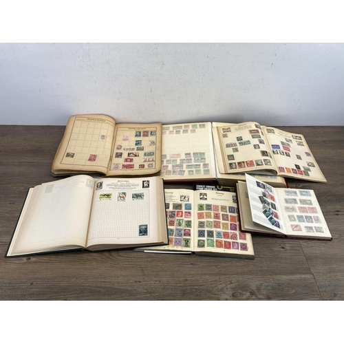 625 - Six albums containing a collection of worldwide stamps