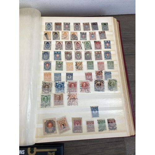 625 - Six albums containing a collection of worldwide stamps