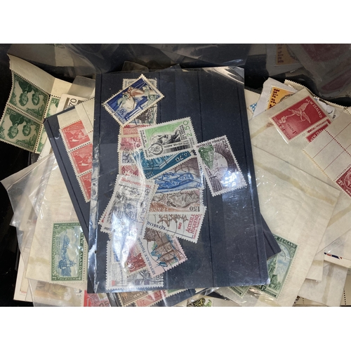 628 - A collection of worldwide stamps and first day covers