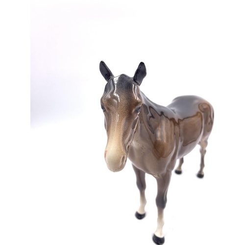 423 - A Beswick brown gloss horse figurine - approx. 21cm high