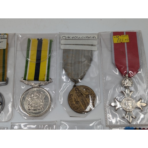 2147 - Ten various medals to include Syrian Medal For Bravery, Singapore Armed Forces Good Service, Namibia... 