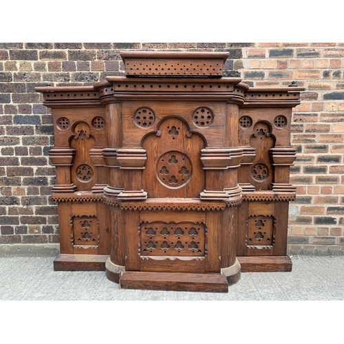 20 - A 19th century Gothic Revival pitch pine church altar/pulpit - approx. 157cm high x 190cm wide