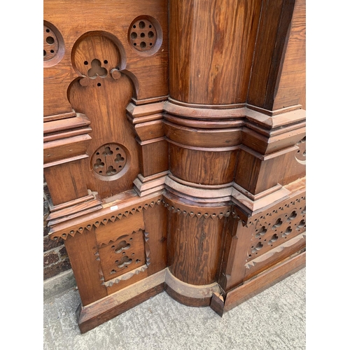 20 - A 19th century Gothic Revival pitch pine church altar/pulpit - approx. 157cm high x 190cm wide