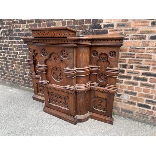 20 - A 19th century Gothic Revival pitch pine church altar/pulpit - approx. 157cm high x 190cm wide