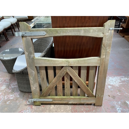 256 - A wooden garden gate - approx. 105cm high x 91cm wide