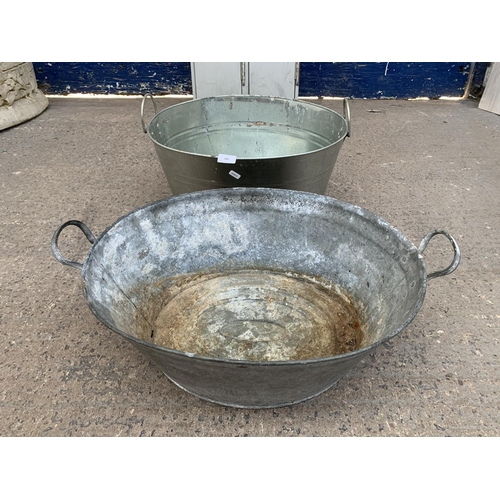 286 - Two items, one galvanized twin handled bath tub and one aluminium twin handled bucket - largest appr... 