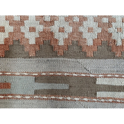 8 - A mid 20th century Kilim rug - approx. 225cm x 168cm