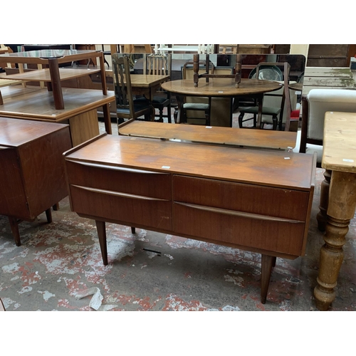 97 - A mid 20th century teak dressing table - approx. 104cm high x 123cm wide x 42cm deep