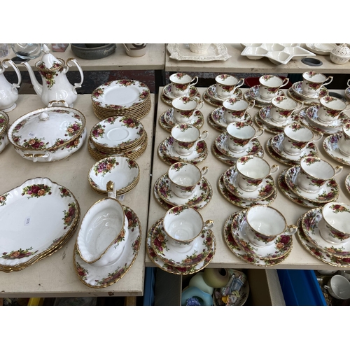 512 - An approx. 166 piece Royal Albert Old Country Roses bone china dinner, tea and coffee service