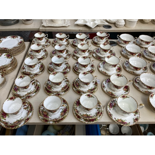 512 - An approx. 166 piece Royal Albert Old Country Roses bone china dinner, tea and coffee service