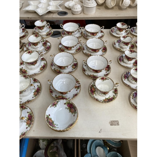 512 - An approx. 166 piece Royal Albert Old Country Roses bone china dinner, tea and coffee service