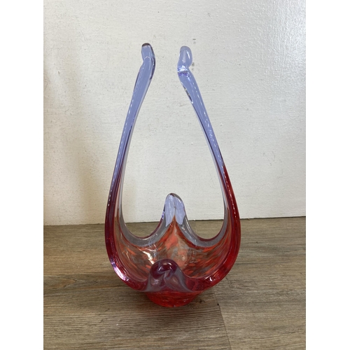 515 - A collection of glassware to include art glass sculpture - approx. 32cm high, Mdina seahorse paperwe... 