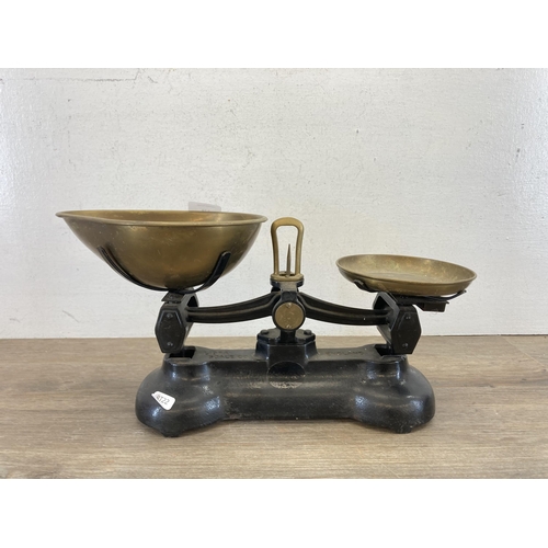 528 - A set of 19th century Libra Scale Co. cast iron and brass kitchen weighing scales