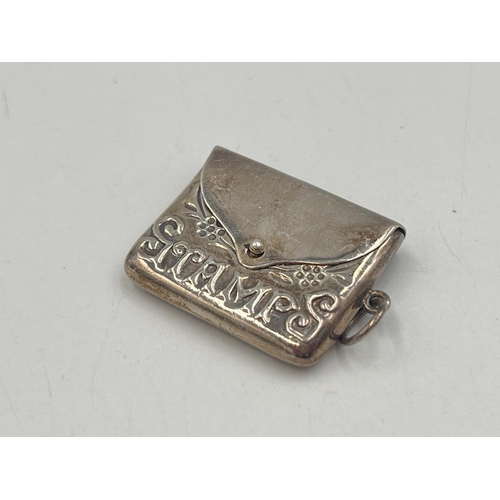 2020 - A .925 silver envelope stamp holder - approx. gross weight 7.5g and 2.5cm high x 3cm wide